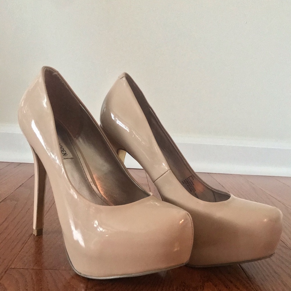 Steve Madden Nude Pumps